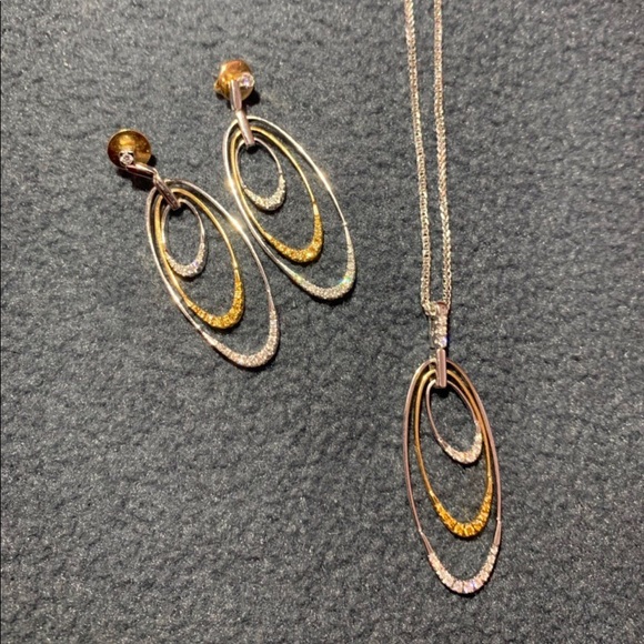 🌺18K Solid Gold Diamond Earrings and Pendant Set - Picture 2 of 5